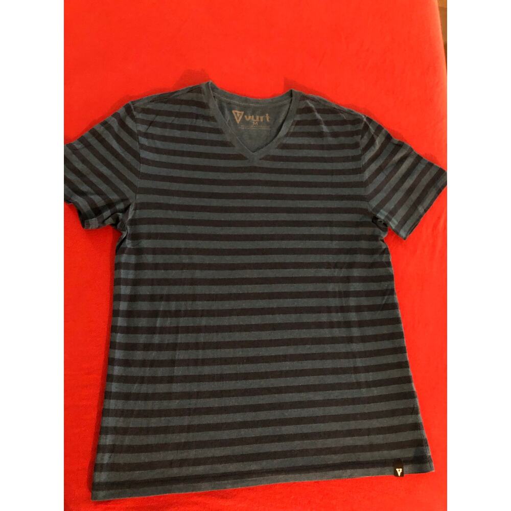 Vurt men’s striped short sleeve causal v neck t-shirt Size Medium